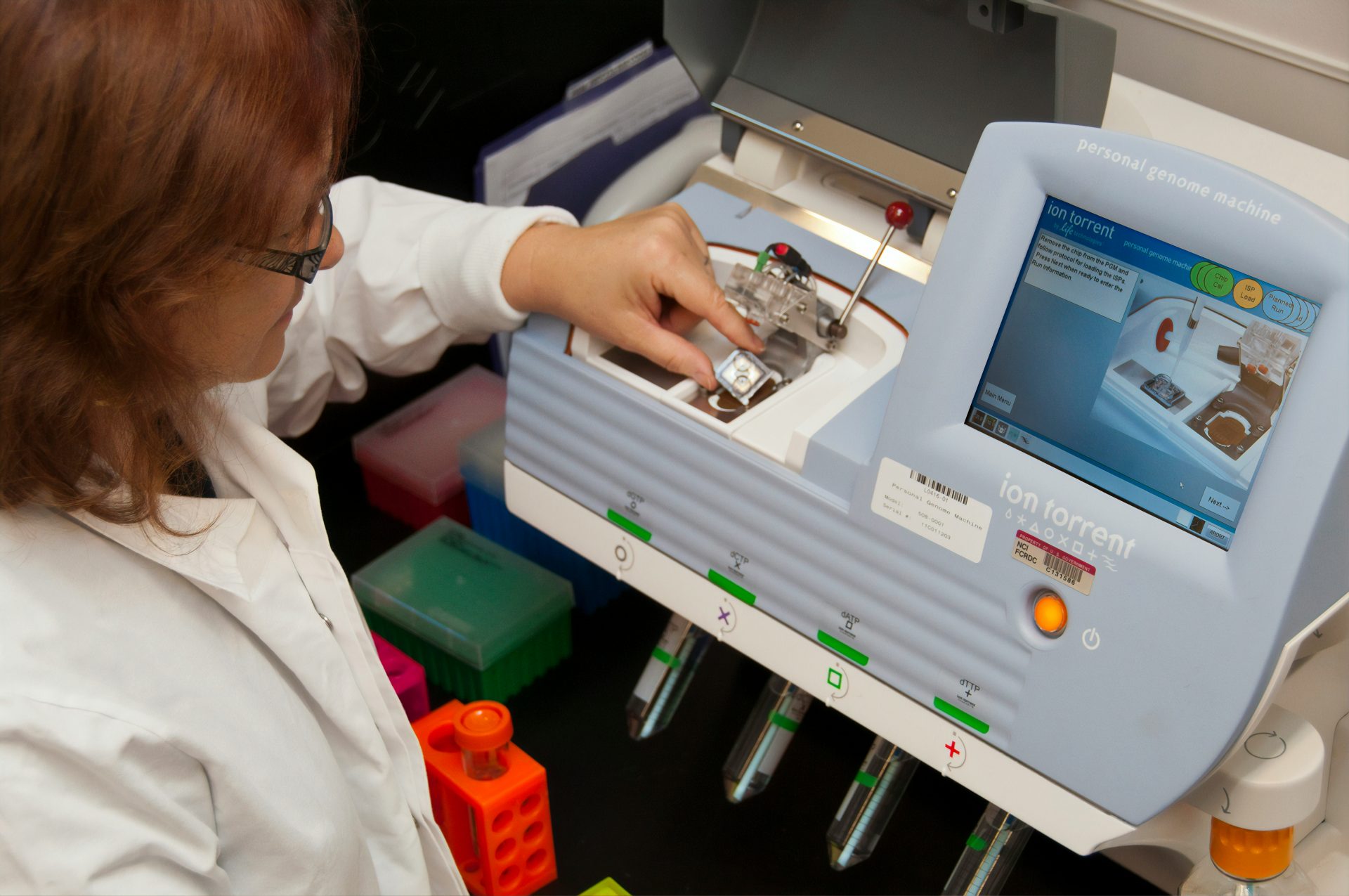 DNA-Helix mit Erde Hintergrund

